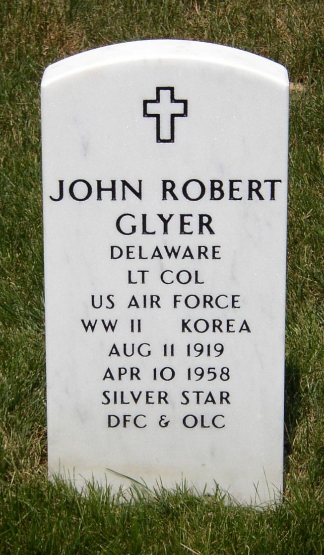 Grave marker of Lt Col John Robert Glyer at Arlington National Cemetery