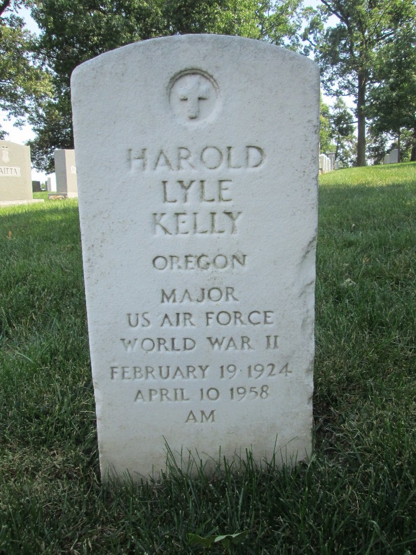 Grave marker of Maj. Harold Lyle Kelly at Arlington National Cemetery